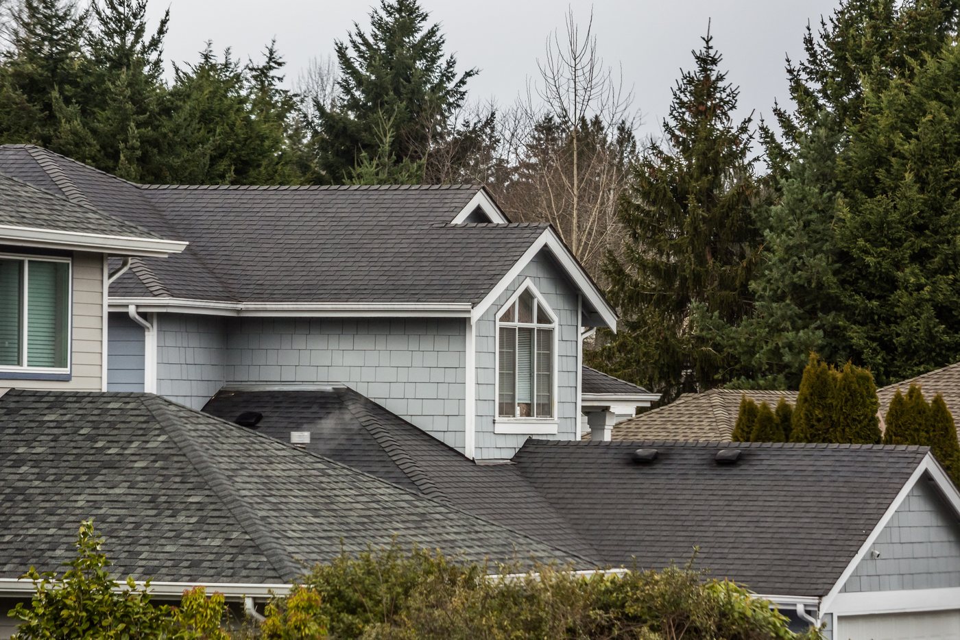 Asphalt shingle roofline on a Colorado Springs residential home built for the Pikes Peak climate